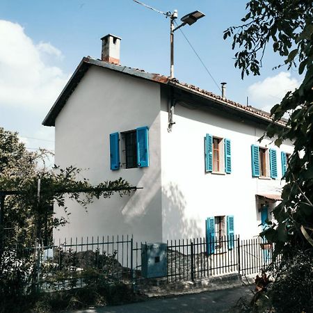 Superb Holiday Home In Piedmont Italy With Fireplace Santo Stefano Belbo Exterior photo