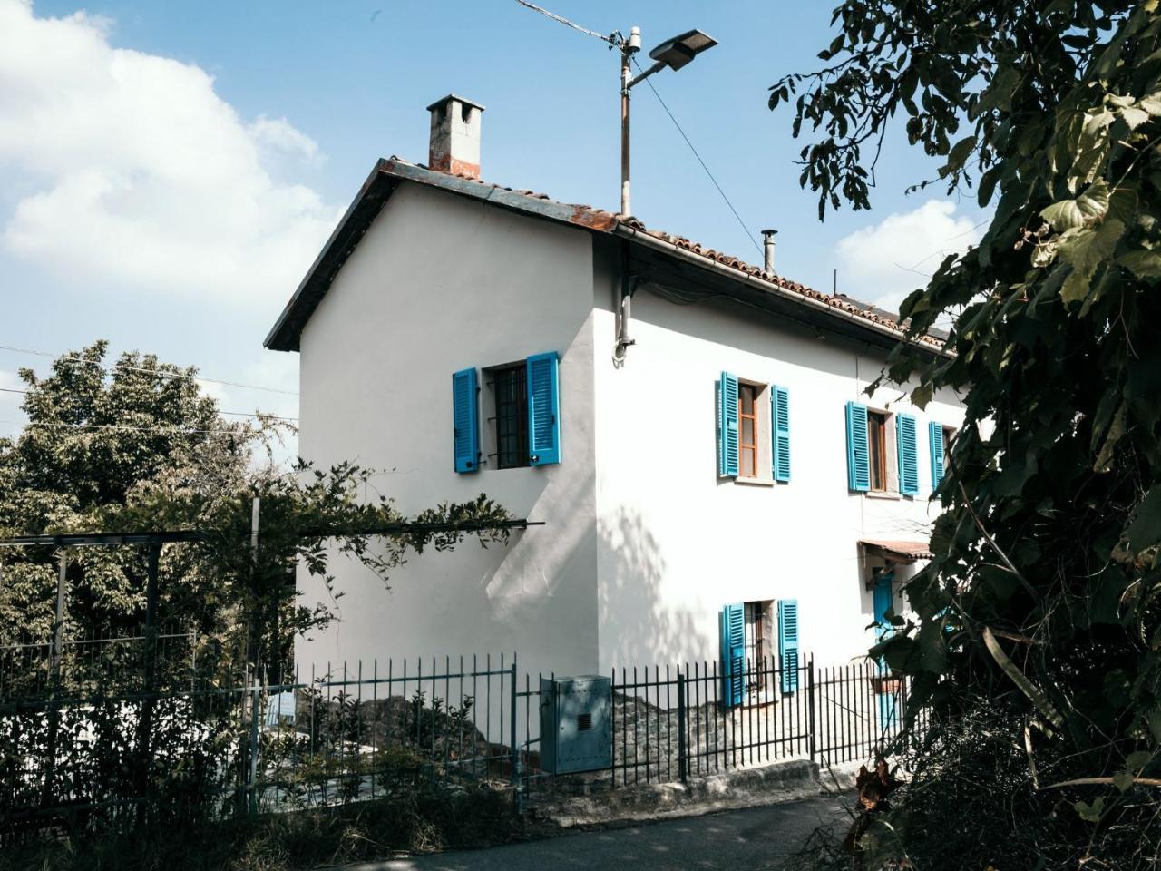 Superb Holiday Home In Piedmont Italy With Fireplace Santo Stefano Belbo Exterior photo